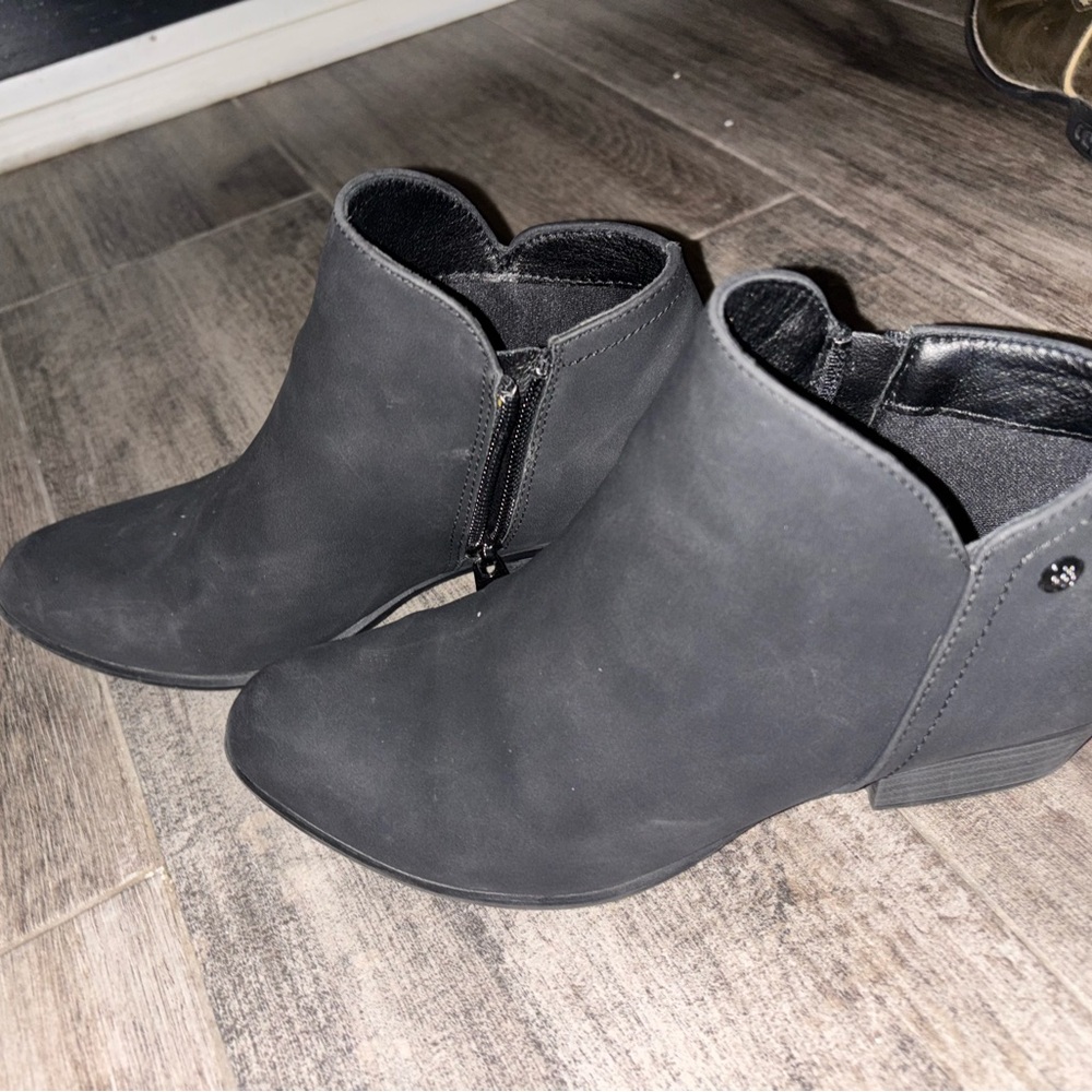 Black Heeled Ankle Boots with Side Zipper